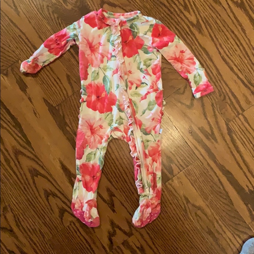 Posh Peanut Maui Ruffle Butt Pajamas 🖤